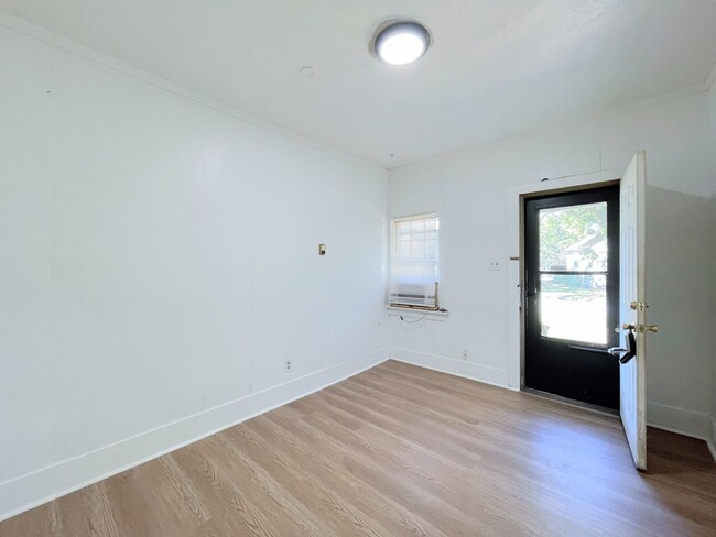 Photo - 315 W 7th Ave