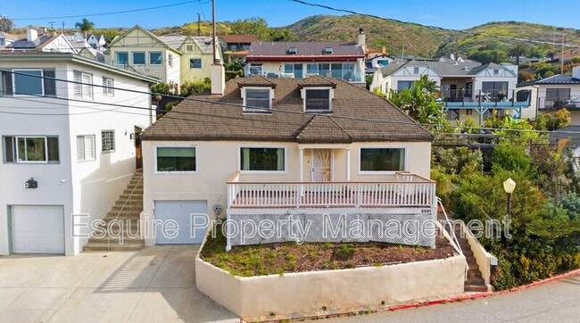 2381 Hyland Ave