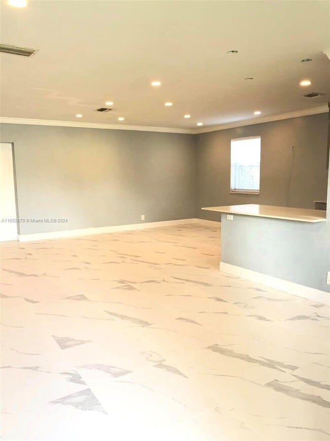 Photo - 223 SW 10th St