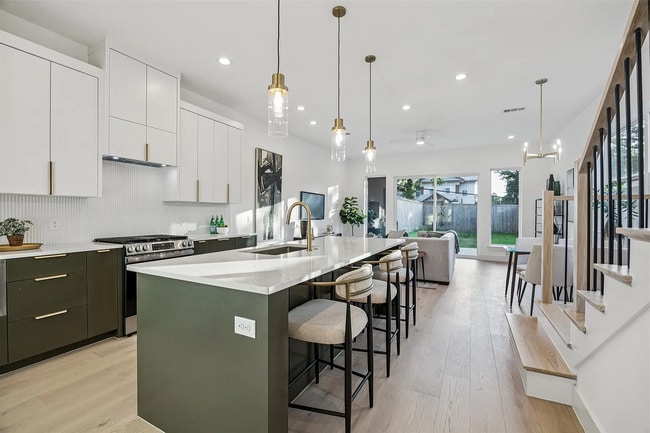 Photo - 5633 Eastside Ave