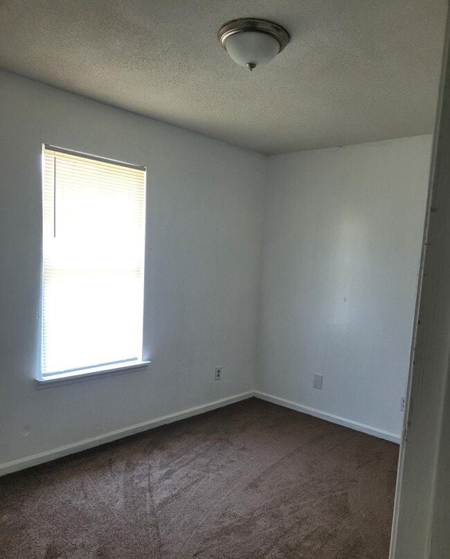 Photo - 604 Mohawk Ct