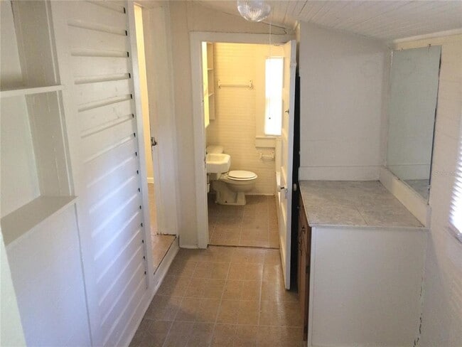 114 N Chester St