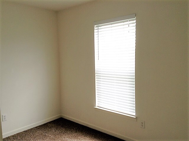 Photo - 111 Leather Leaf Ln