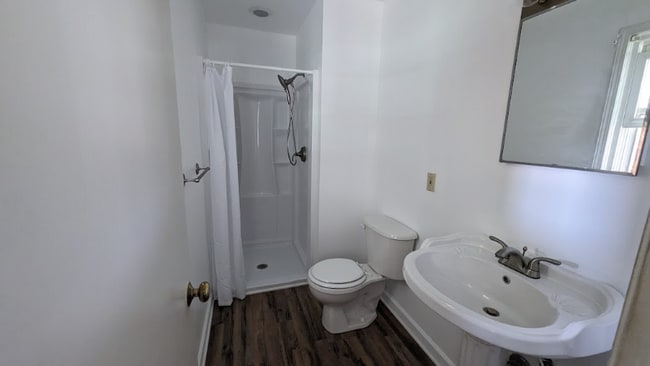 Photo - 352 Newnam Rd