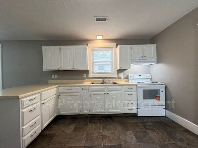 Photo - 2234 Dudley St