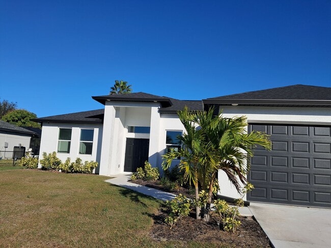 Building Photo - 181 NW 6th Pl