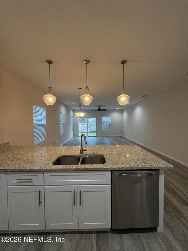 Photo - 838 5th Ave S