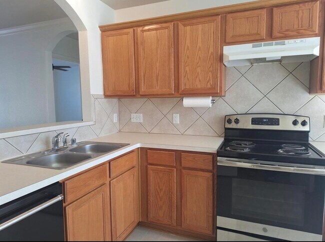 Photo - 17124 Gleneagle Dr S