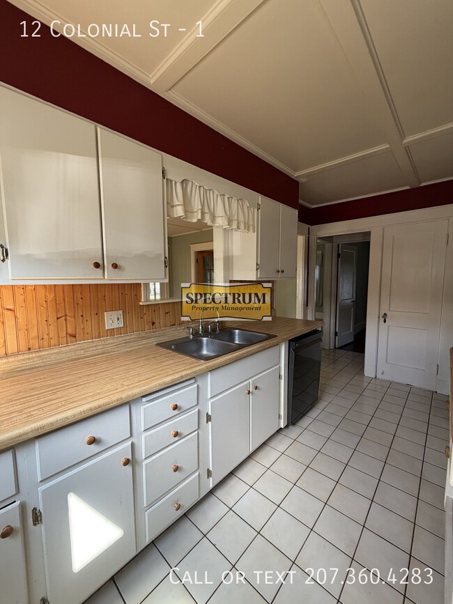 12 Colonial St Unit 1