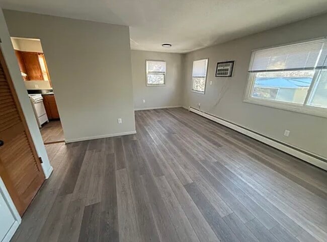 Building Photo - 1358 10th Ave SE Unit 3