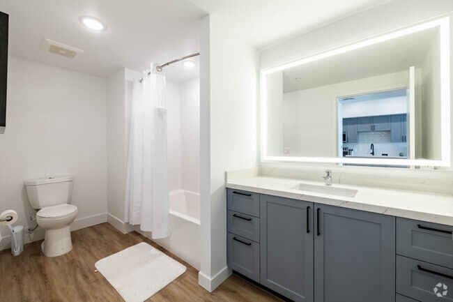 1BR, 1BA - 692SF - Bedroom