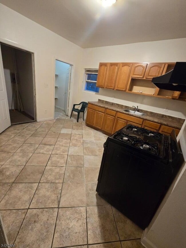 Building Photo - 782 Grove St Unit 2