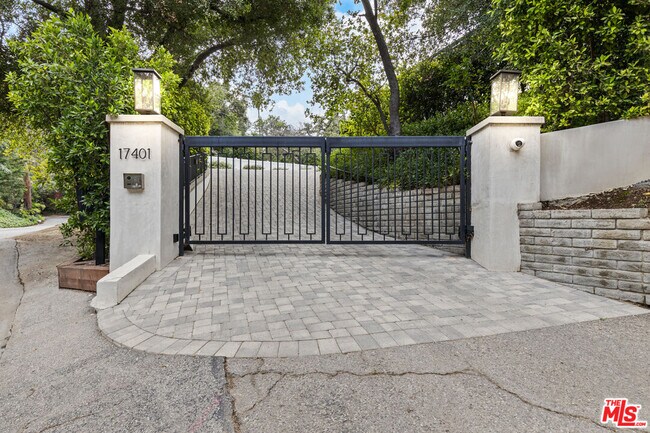 17401 Rancho St
