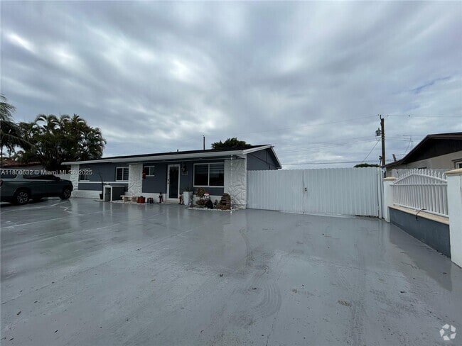 Building Photo - 6202 SW 107th Ave Rental