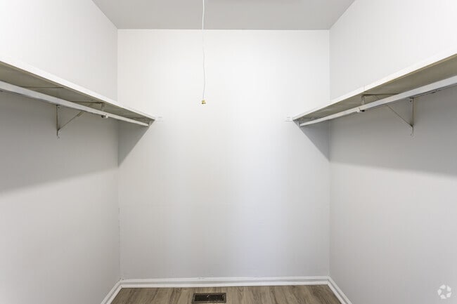 2BR, 1.5BA - 924 SF