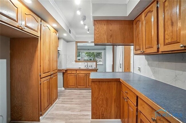 Photo - 533 W 8th St