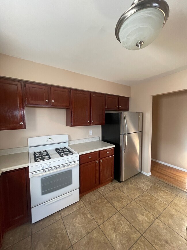 Kitchen - will have SS stove - 100 W Linden Ave Unit 2