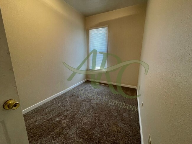 Photo - 920 Damson St