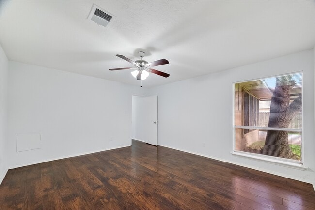 Photo - 1122 Woodbridge Ave