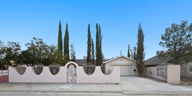 Building Photo - Adorable 4 Bedroom, 2 bath home in Sunland...