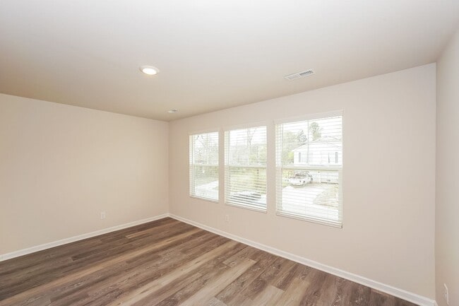 Photo - 1215 Briarhill Rd