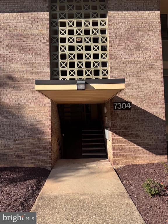 Building Photo - 7304 Donnell Dr Unit B-5