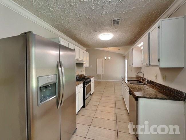 Photo - 3406 Owens Pass NW