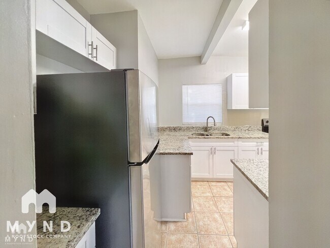 Photo - 1602 Simmons Pl