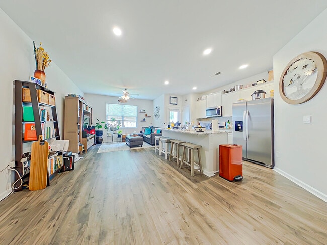 Photo - 882 Quaint Parish Cir