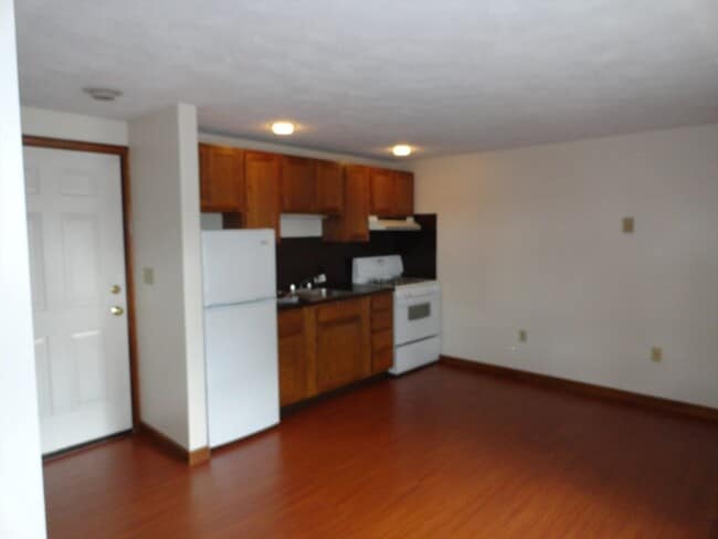 Building Photo - 17 Highland St Unit B