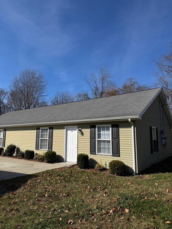 Building Photo - 143 School Side Dr Unit 143B Schoolside Drive