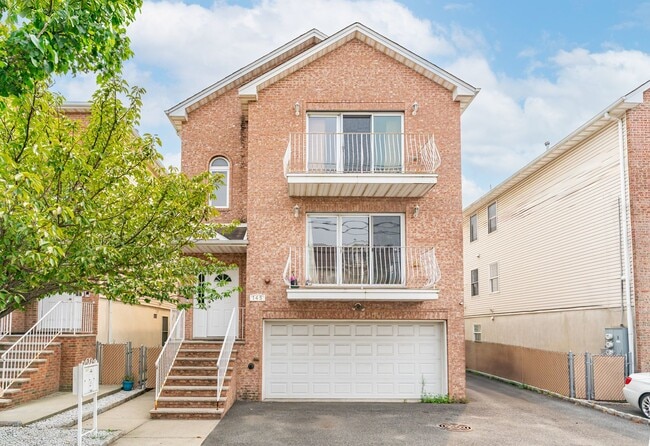 Building Photo - 145-147-147 Clifford St Unit 3FL Rental