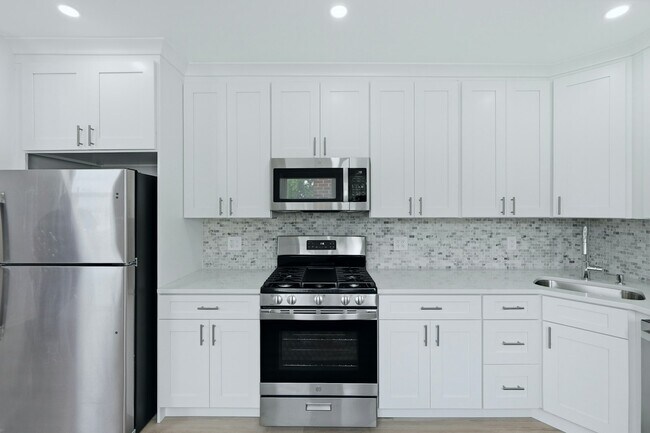 Photo - 547 42nd St Unit 2