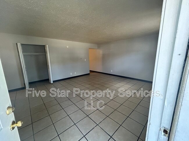 Photo - Lake Shore Apartments