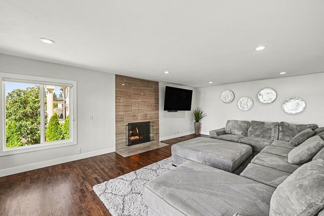 Photo - 9544 Lake Washington Blvd NE