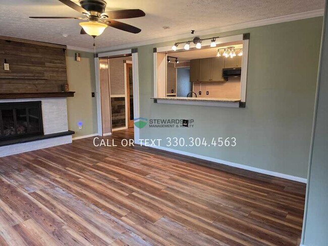 Photo - 1822 Woodlawn Ave NW