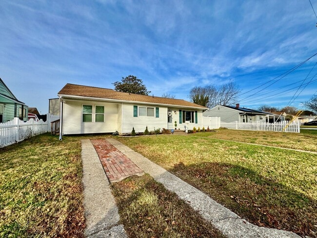 Building Photo - Fully-Updated 1st-Time Rental! Ready NOW! Pet Friendly w/Large, Detached Garage Workshop!