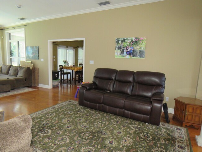 Photo - 8113 Glenmore Dr