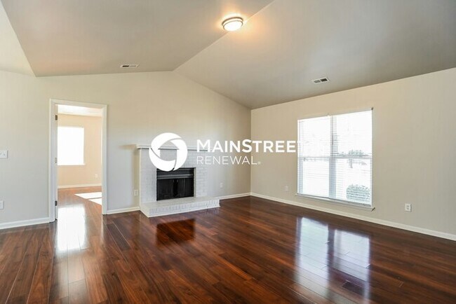 Photo - 3 Bedroom Pet-Friendly Home in Charlotte, NC with Main Street Renewal