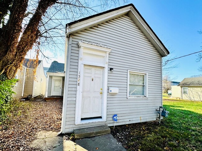 Building Photo - Spacious 2-3 bedroom home in Park Hill- Section 8 accepted