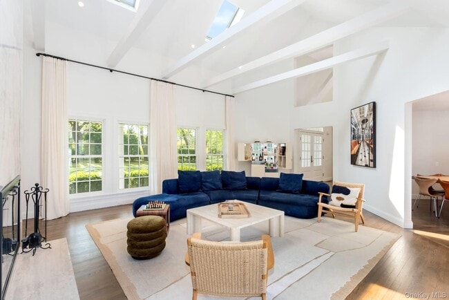 Photo - 48 Sheppard St