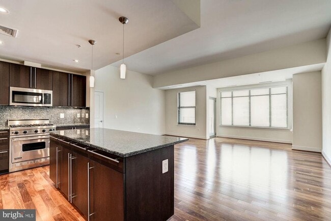 Photo - 2425 L St NW Unidad 736