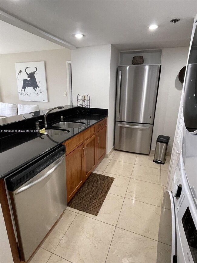 Photo - 540 Brickell Key Dr Unit 1211