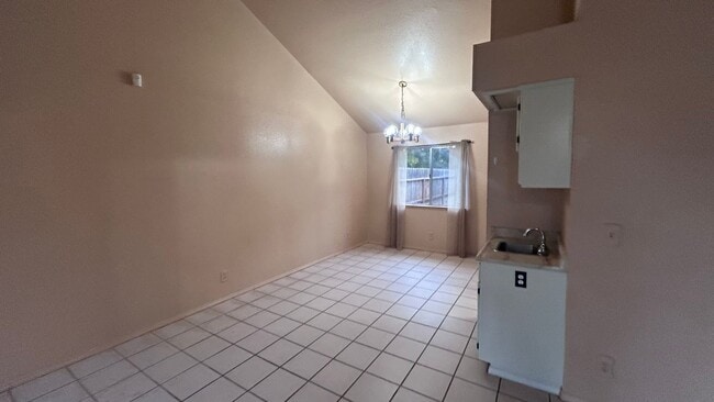 Photo - 560 Clover Dr