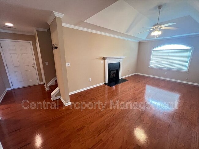 Photo - 409 Falling Rock Way