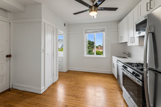 Photo - 3048 W Cornelia Ave Unit 2