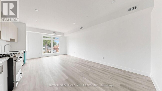 Photo - 1927 Lawrence Ave W Unit 4