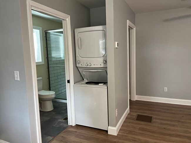 Photo - 402 1/2 W Pine St Unit 402 half