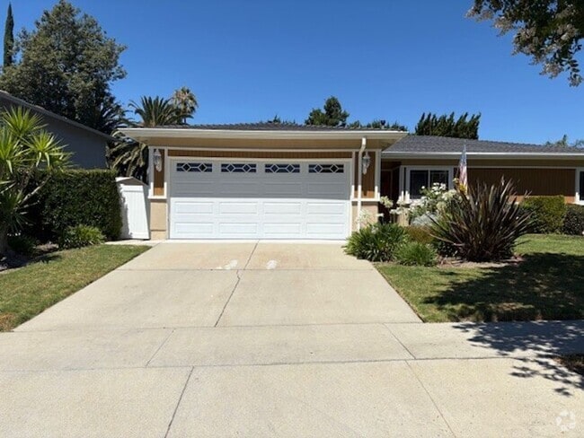 Building Photo - Prime Lake Lindero Leasing Opportunity! Rental