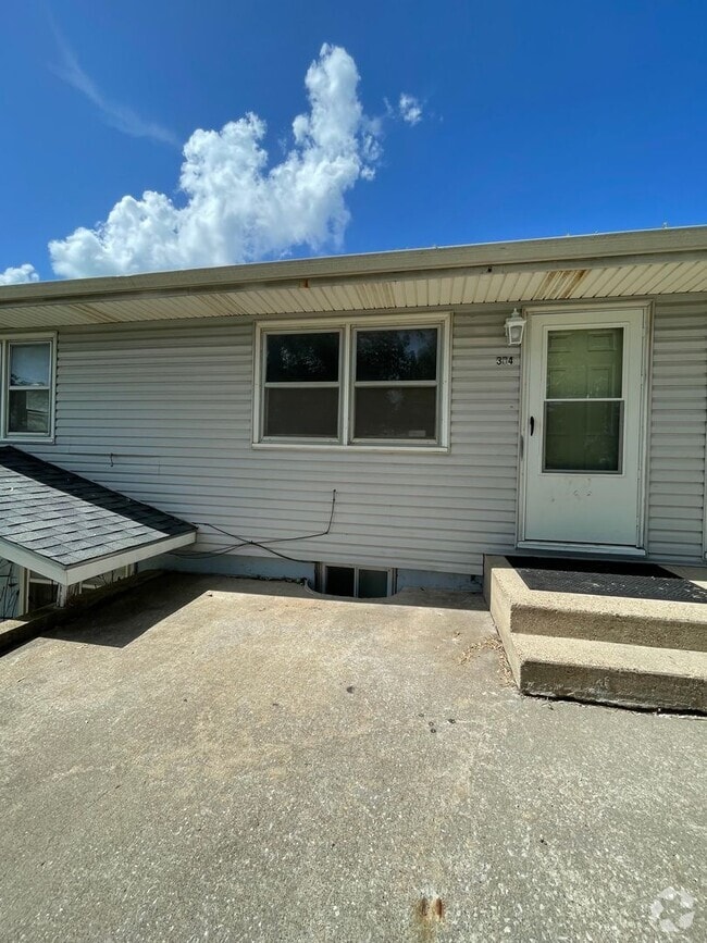 Building Photo - 304 W Neosho St Unit 1 Rental